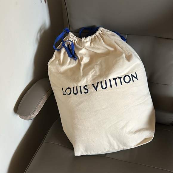 Louis Vuitton Handbags - Authentic Louis Vuitton Drawstring Dust Bags with base